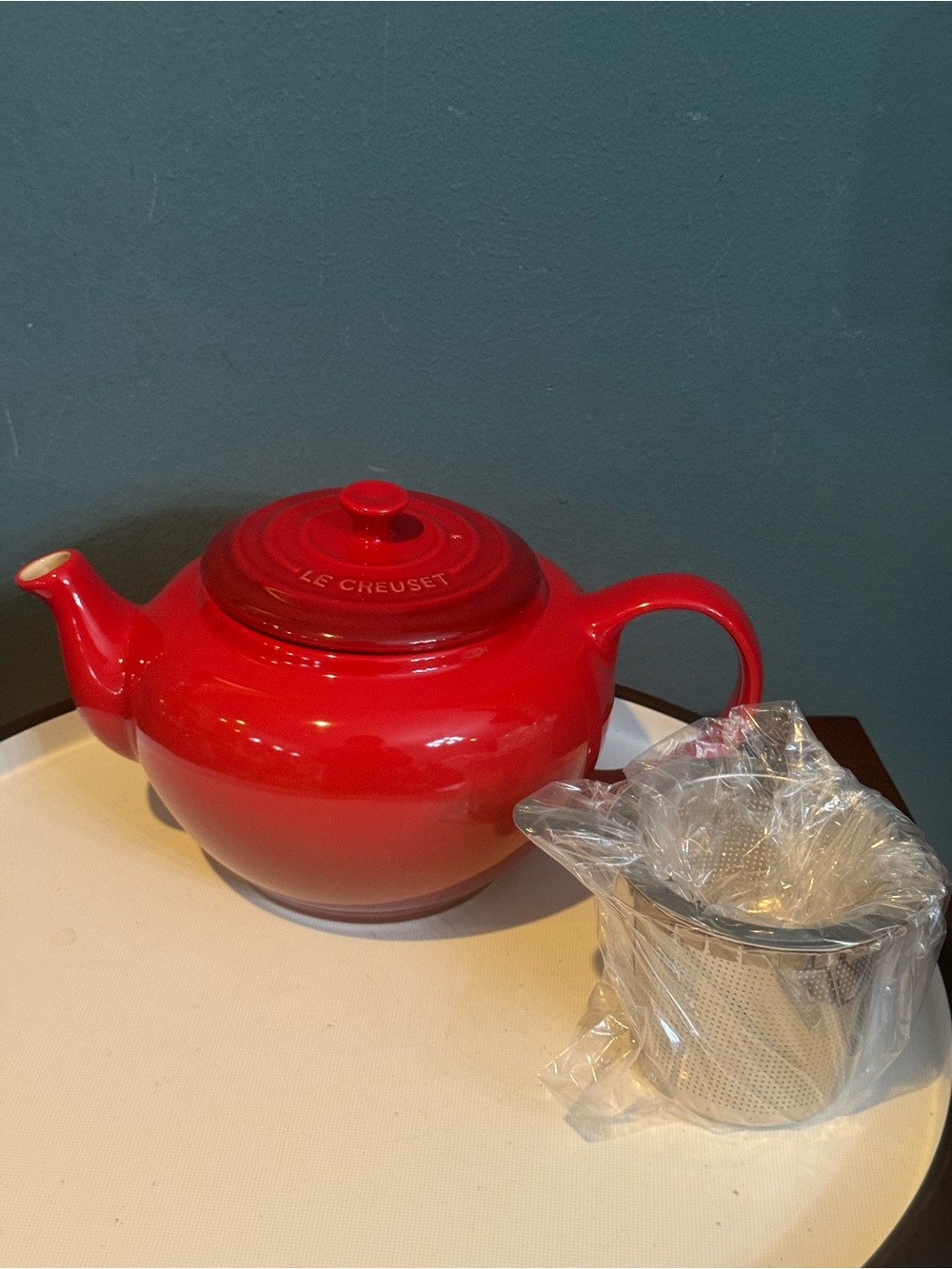 Le Creuset Large Round Teapot Tea Pot with Infuser - Cerise Red, New in Box